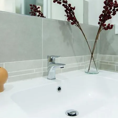 Apartment Guesthost - Bright Near Stationfreccia Rossa Bologna