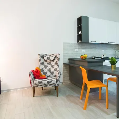 Apartment Guesthost - Bright Near Stationfreccia Rossa