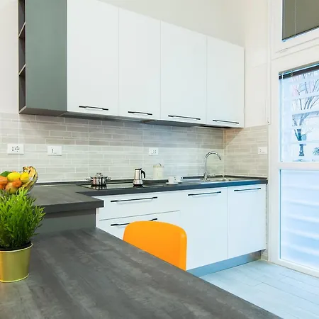 Apartment Guesthost - Bright Near Stationfreccia Rossa Bologna