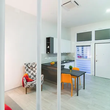 Apartment Guesthost - Bright Near Stationfreccia Rossa *