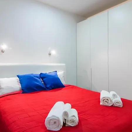 Guesthost - Bright Near Stationfreccia Rossa *