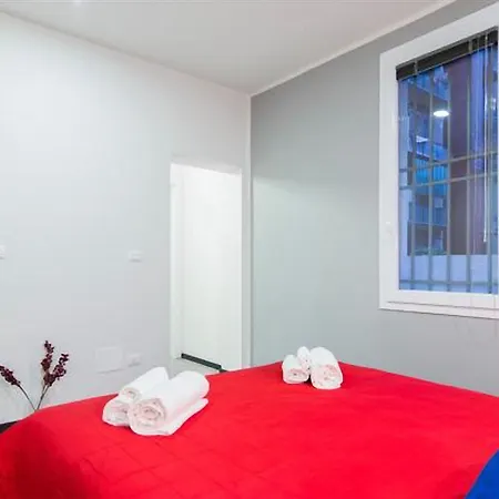 Guesthost - Bright Near Stationfreccia Rossa Apartment