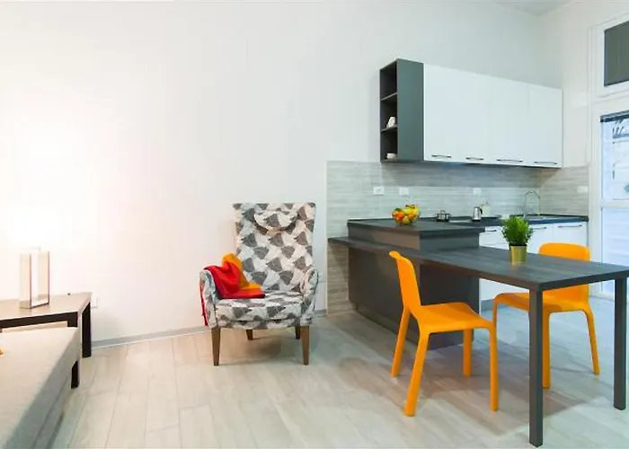 Guesthost - Bright Near Stationfreccia Rossa *