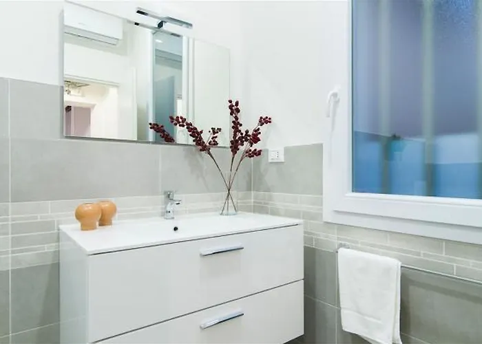 Apartment Guesthost - Bright Near Stationfreccia Rossa Bologna