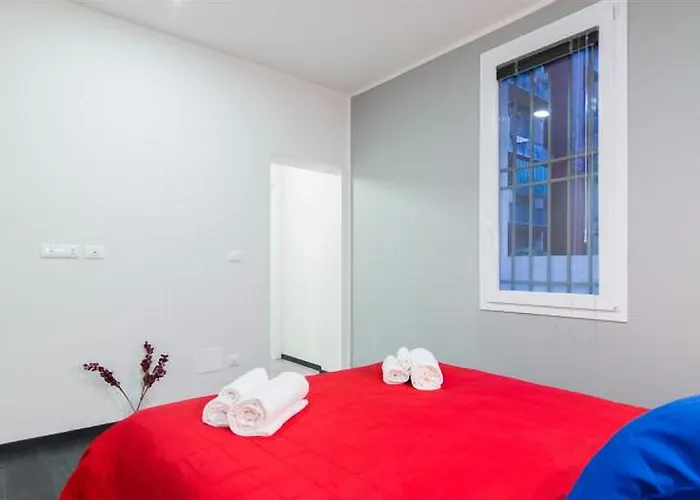 Guesthost - Bright Near Stationfreccia Rossa Apartment