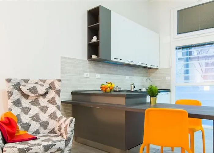 Apartment Guesthost - Bright Near Stationfreccia Rossa Bologna