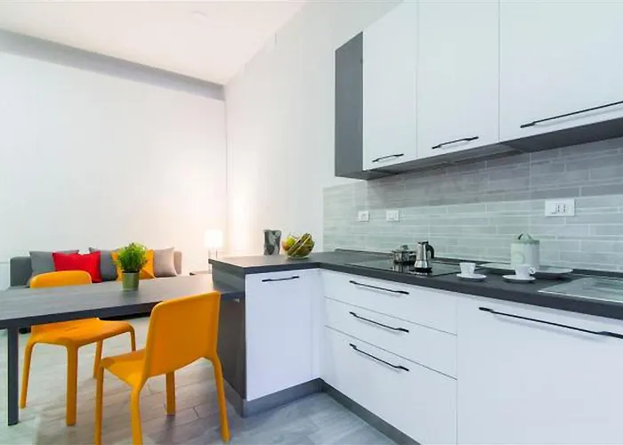 Guesthost - Bright Near Stationfreccia Rossa