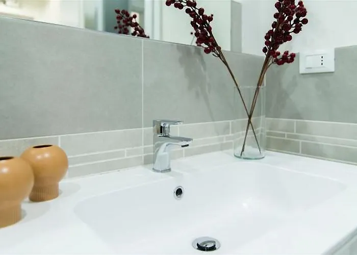 Apartment Guesthost - Bright Near Stationfreccia Rossa Bologna