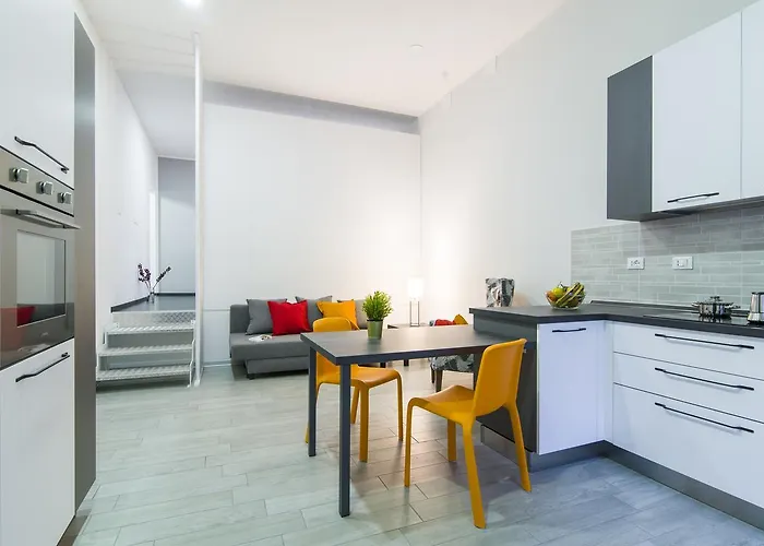 Апартаменты Guesthost - Bright Near Stationfreccia Rossa