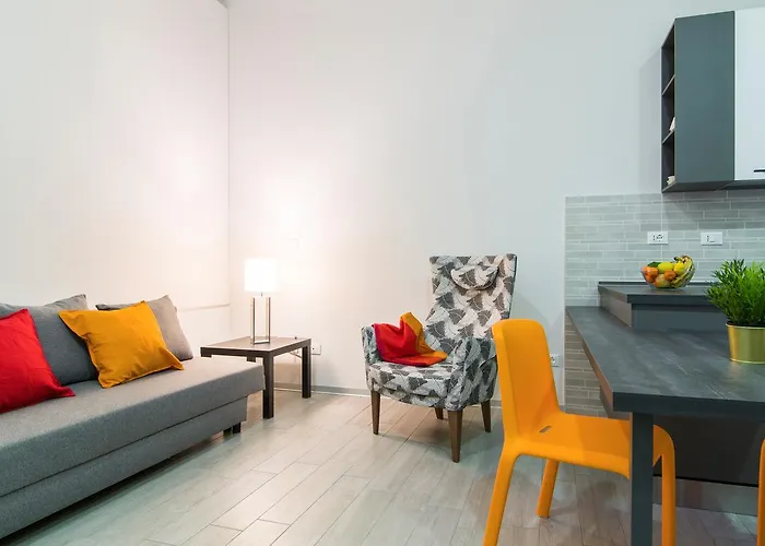 Guesthost - Bright Near Stationfreccia Rossa Apartment *