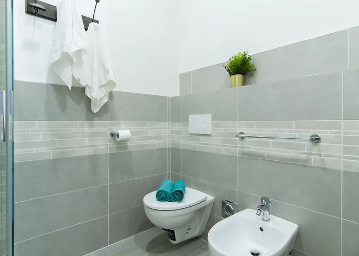 Guesthost - Bright Near Stationfreccia Rossa *