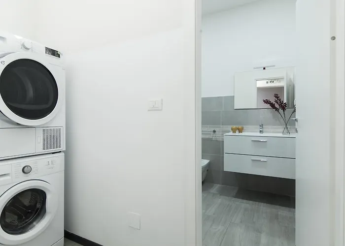 Apartment Guesthost - Bright Near Stationfreccia Rossa