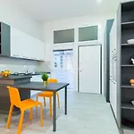Apartment Guesthost - Bright Near Stationfreccia Rossa Bologna