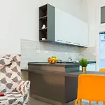 Apartment Guesthost - Bright Near Stationfreccia Rossa Bologna